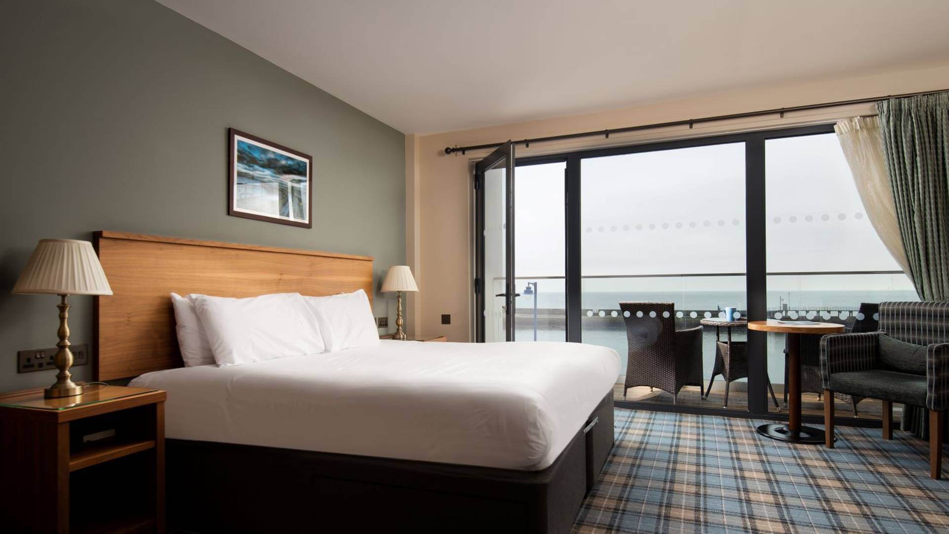 A premier sea view room with balcony