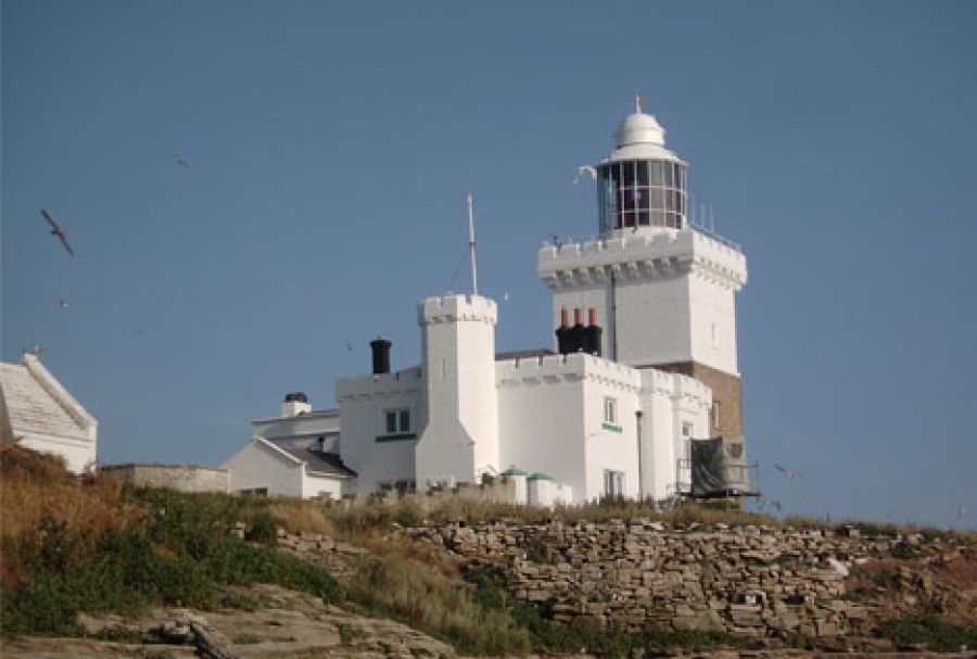vn-large-Lighthouse-on-Coquet-Island