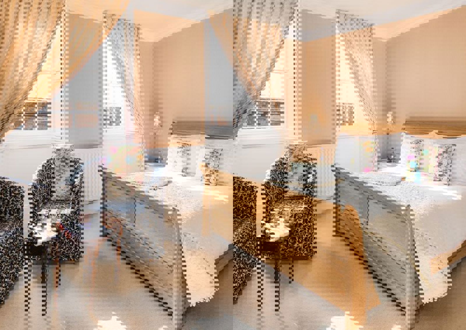 vn-large-Walls-Room.jpg