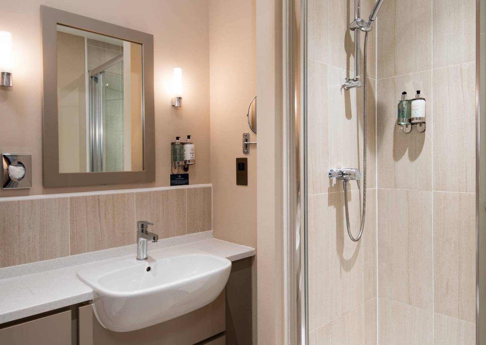 The-Commisioners-Quay-Bathroom