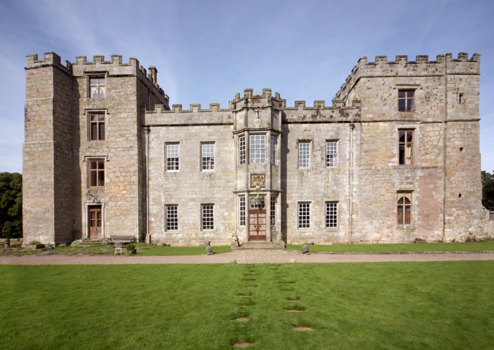 vn-large-Rear-of-castle.jpg
