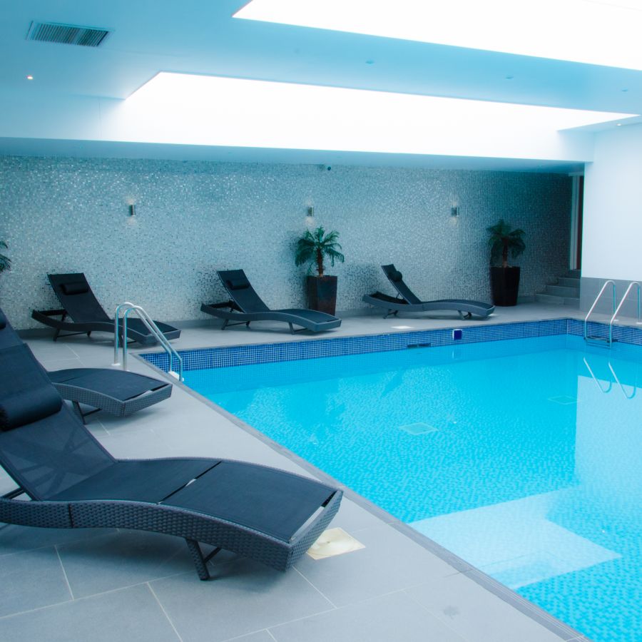 vn-large-Pool-side.jpg