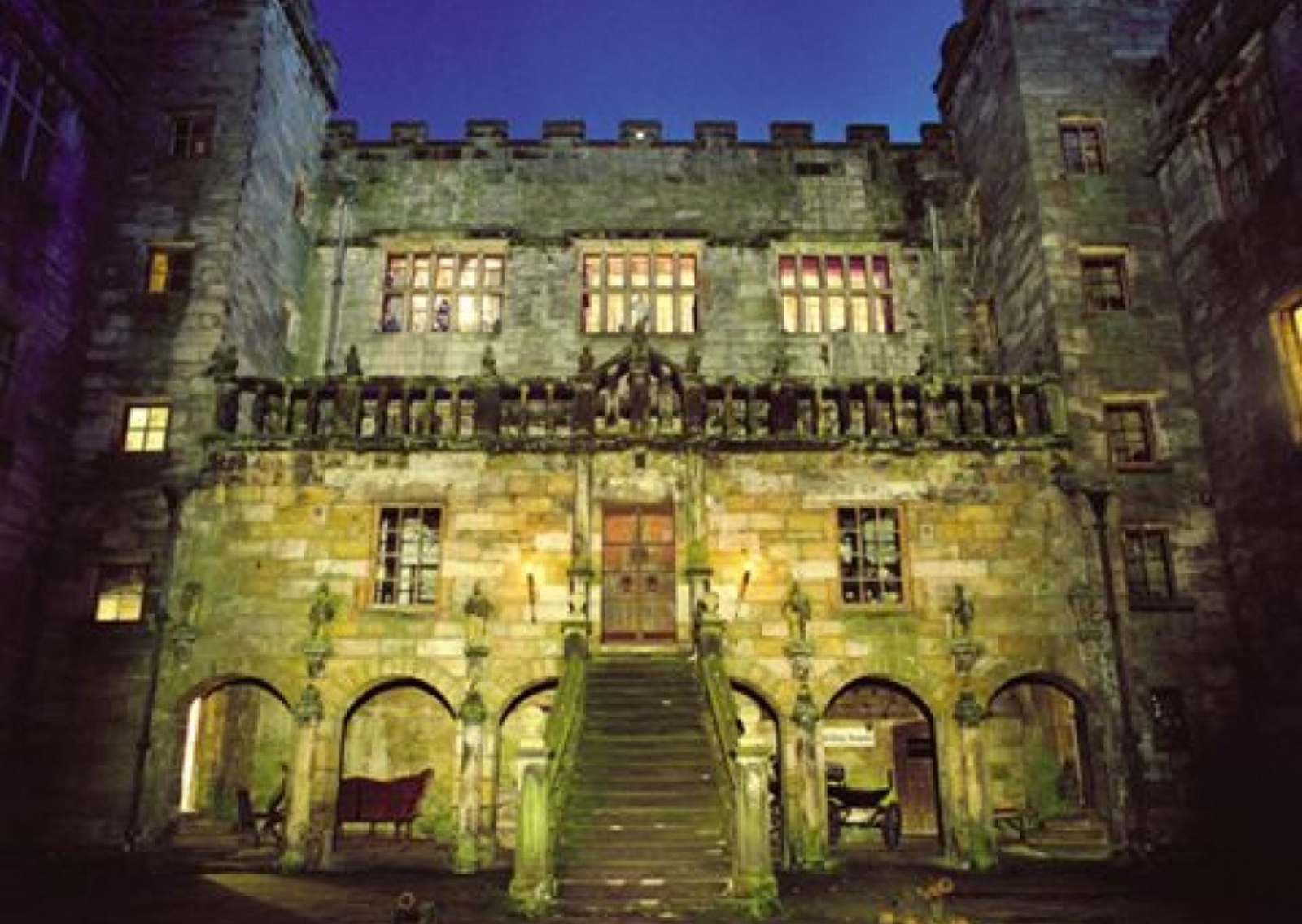 vn-large-Courtyard-at-night.jpg
