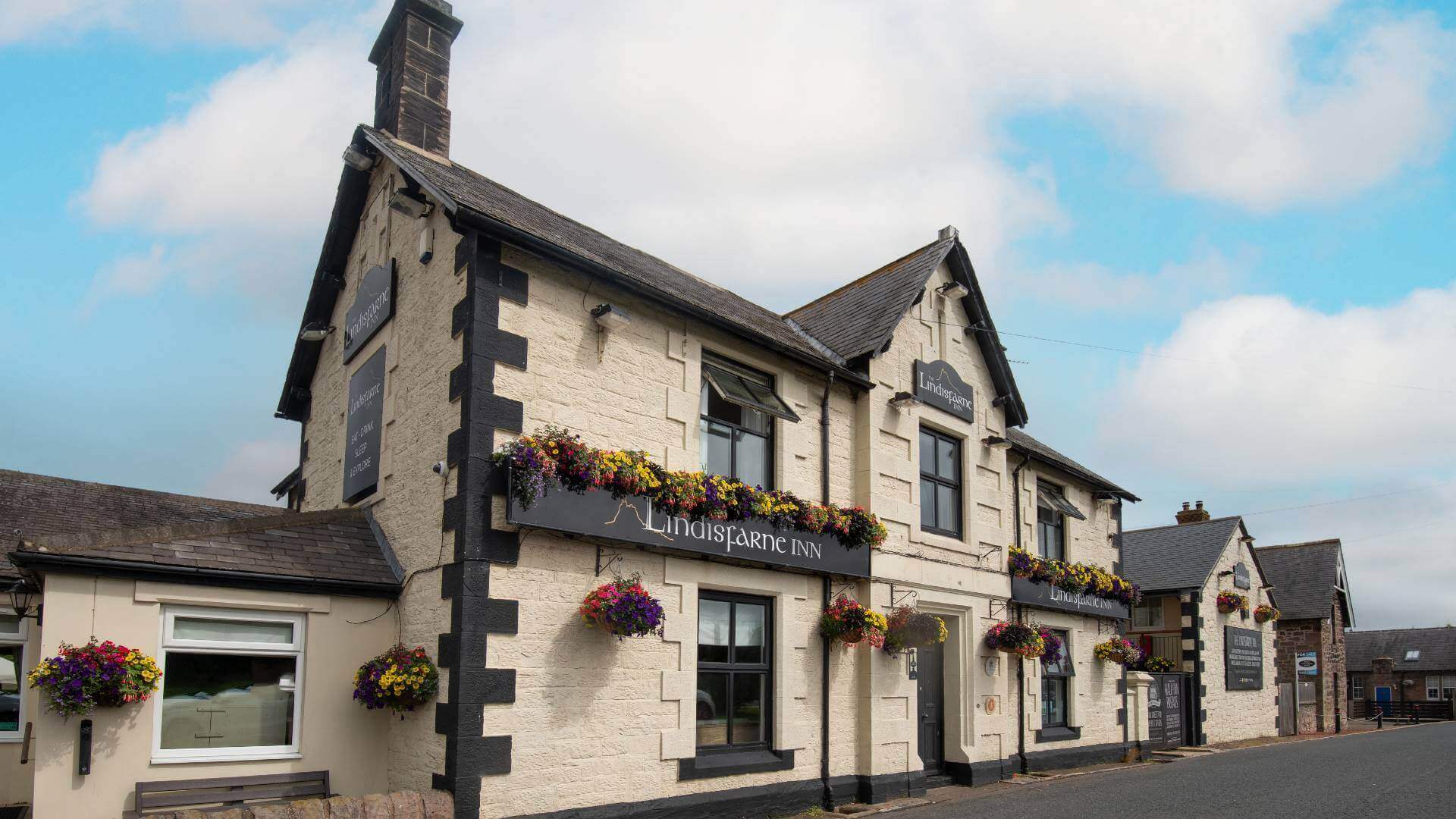 Lindisfarne-Inn-exterior