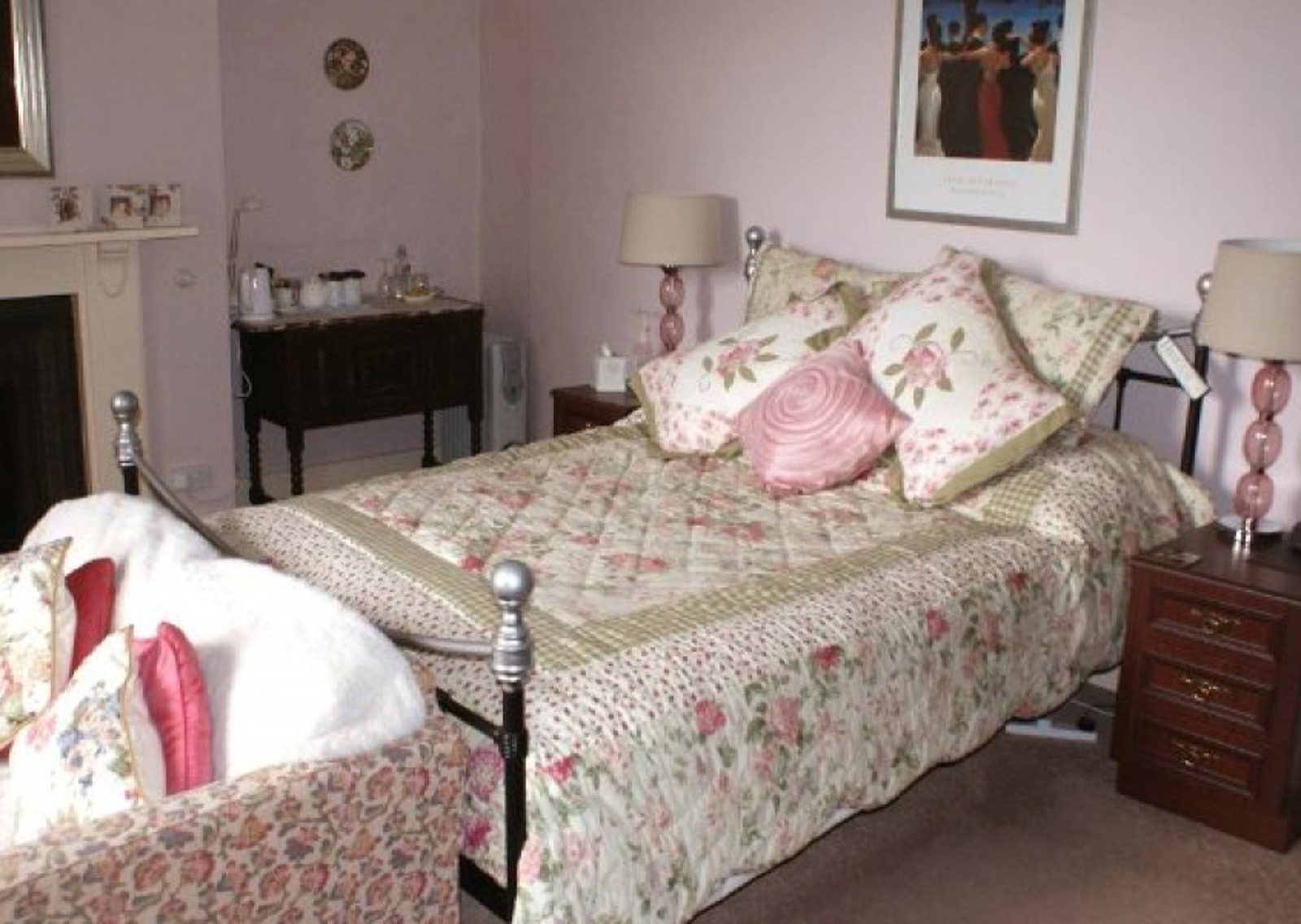 vn-large-Rose-Bedroom.jpg
