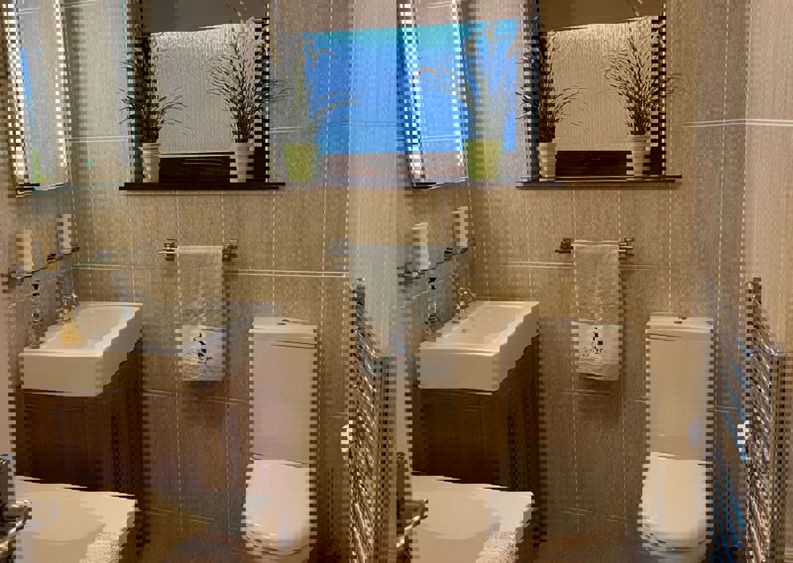 vn-large-Bathroom-with-overhead-shower-in-the-Lodge.jpeg
