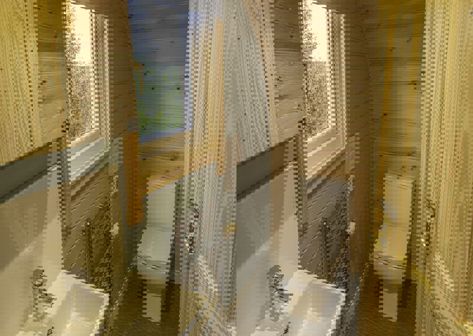 vn-large-Mid-Range-Pod-Shower-Room.jpg