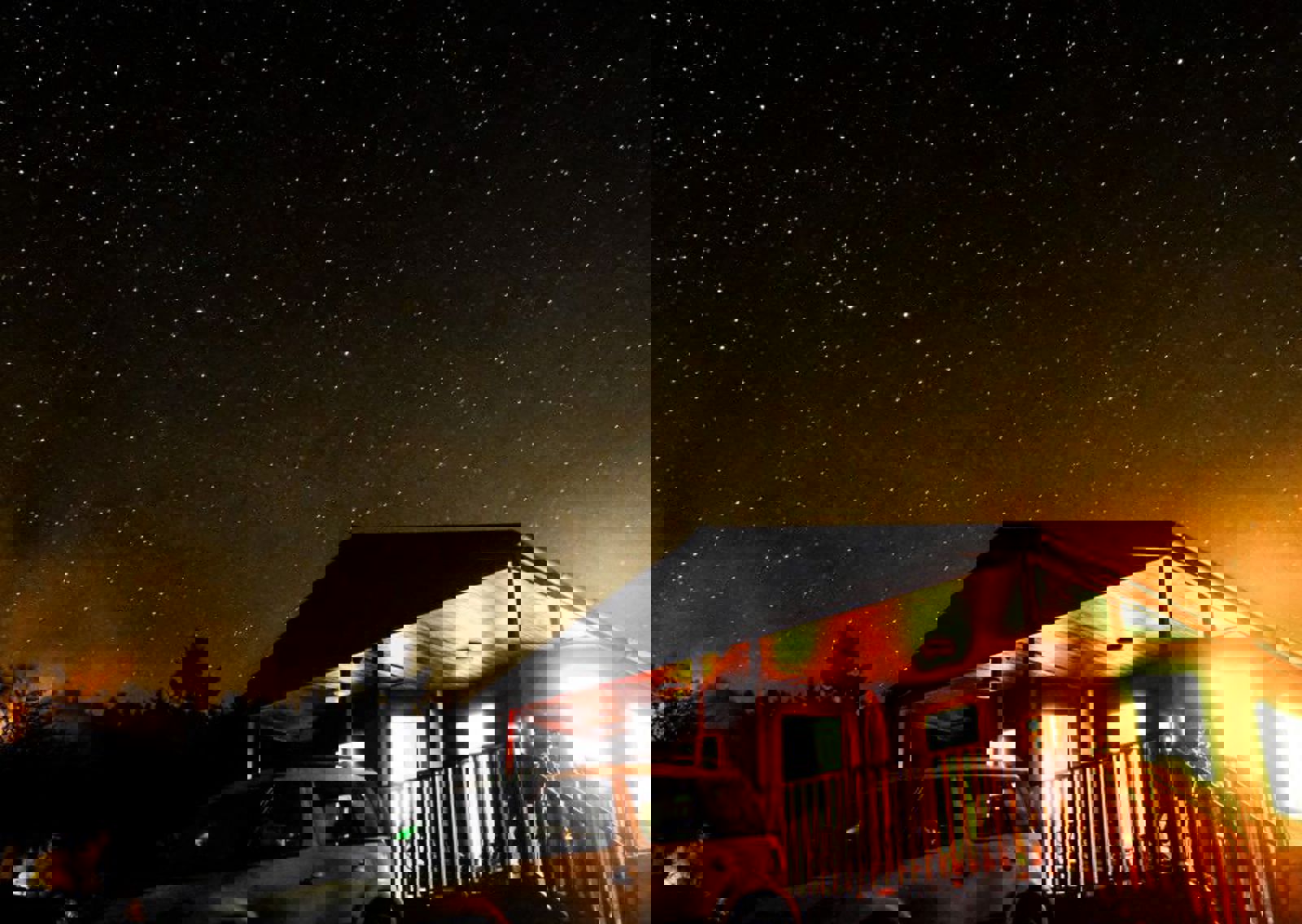 vn-large-Lodge-at-night.jpeg