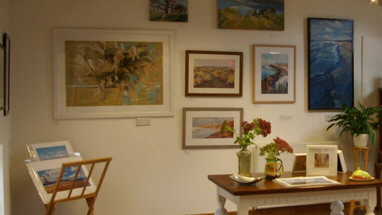 Hero-image-Rebecca-Noelle-art-studio