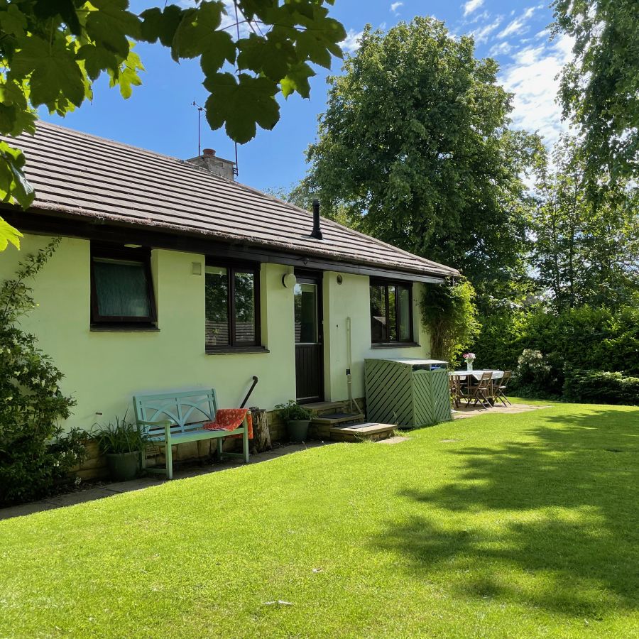 vn-large-Midwood-Lodge-garden.jpg