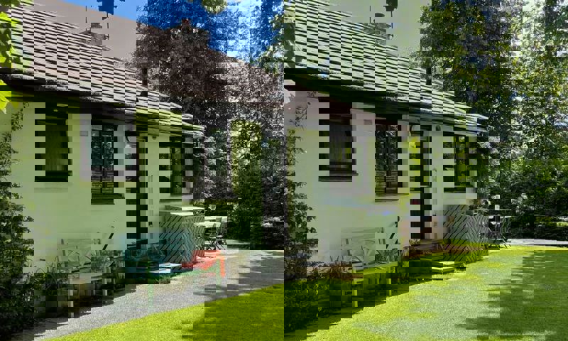vn-large-Midwood-Lodge-garden.jpg
