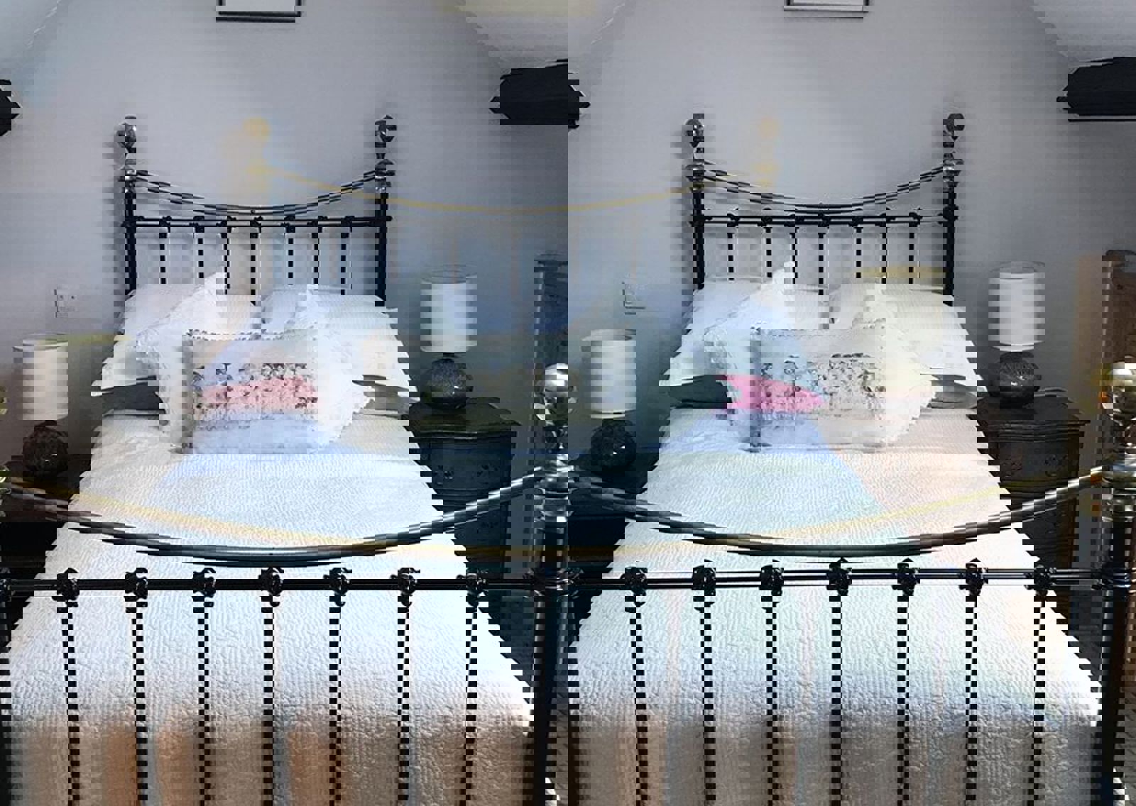 vn-large-Cuckoo-Cottage-Bedroom.jpg