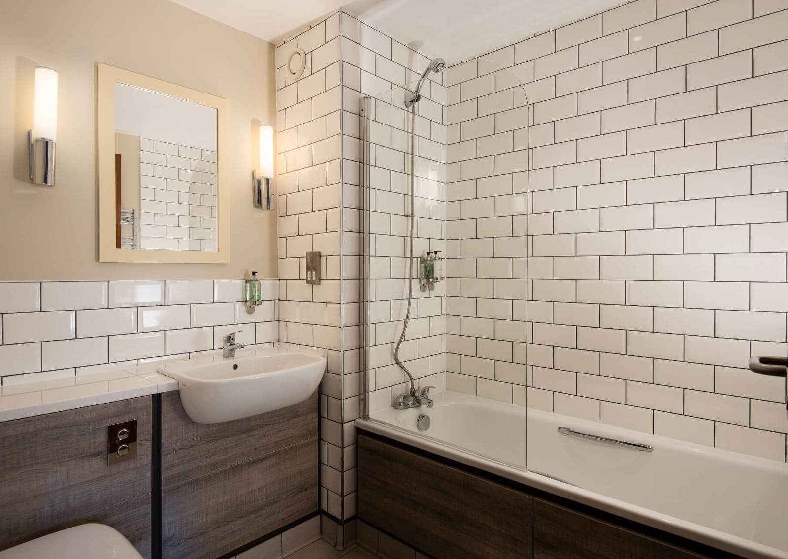 en-suite-bath-shower55
