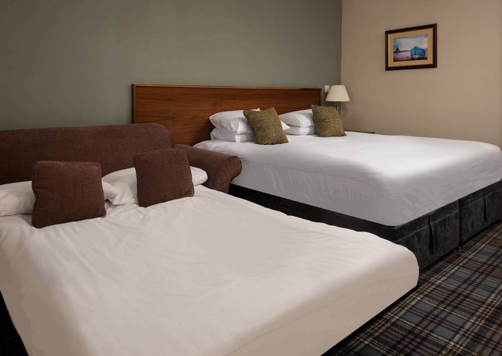 Lindisfarne-Inn-Family-bedroom