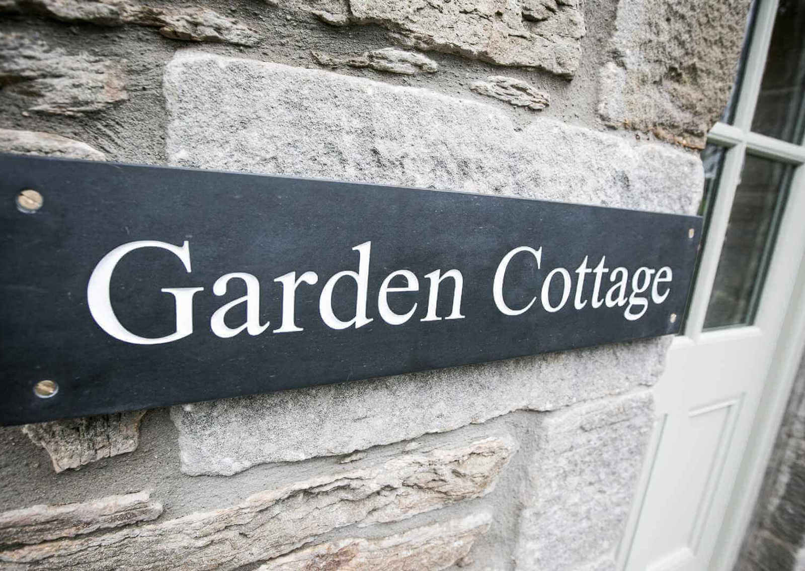 pheasant-inn-garden-cottage-signage