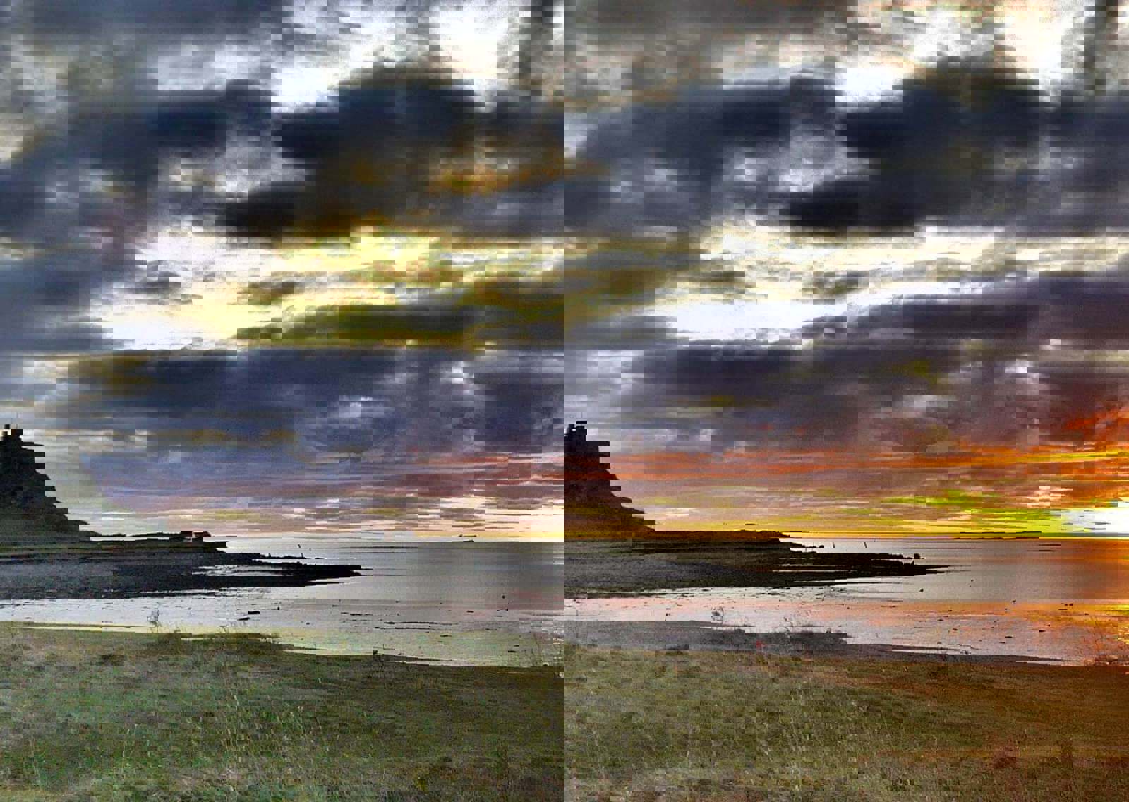 lindisfarne-castle-sunrise