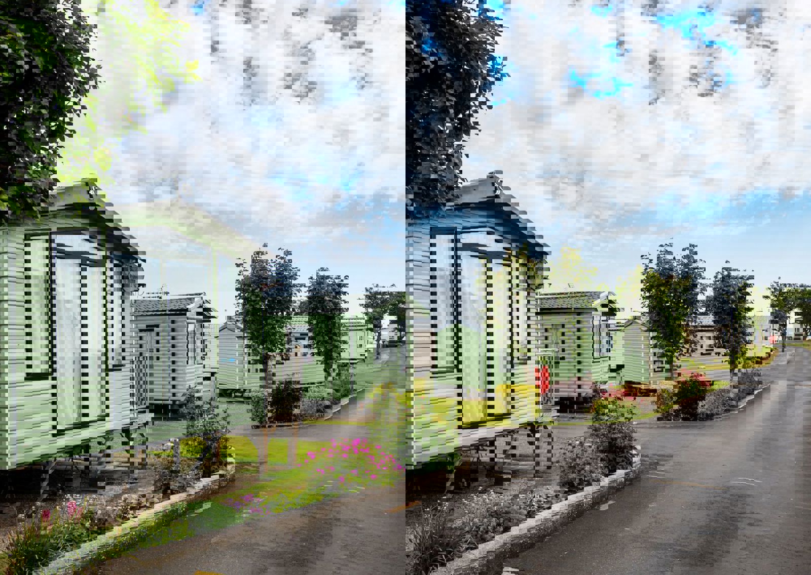 vn-large-Well-maintained-grounds-around-the-park-.jpg
