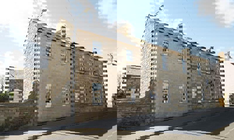 seahouses-hostel-listing