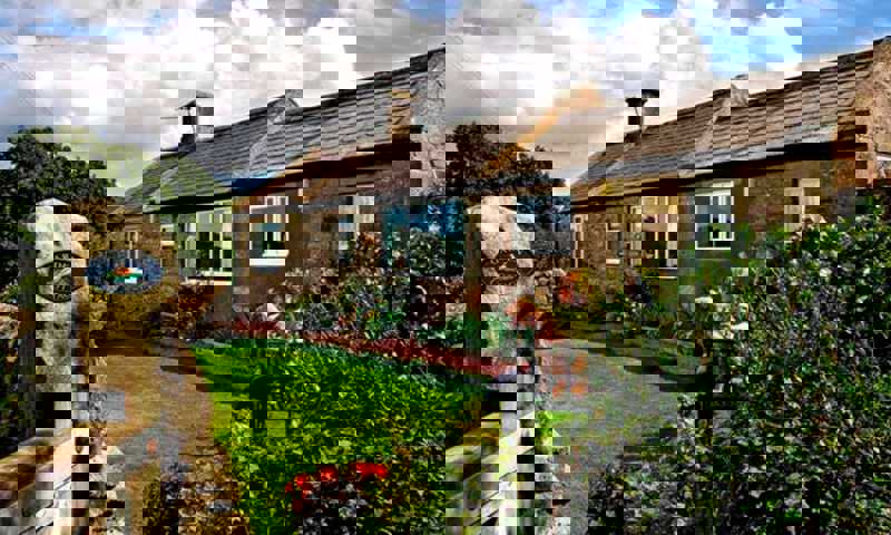outside-garden-cottage