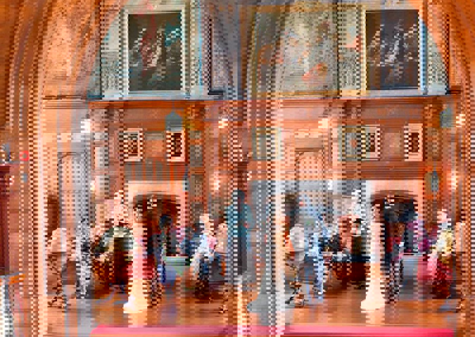 vn-large-Cross-Hall-from-the-Minstrels-Gallery.jpg