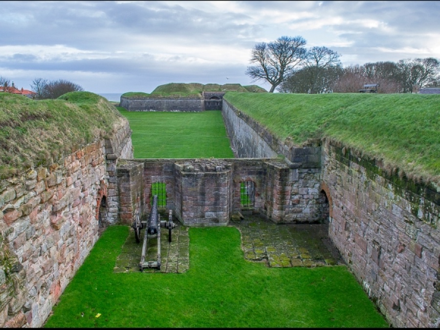 Vn Large Elizabethan Fortifications