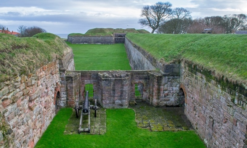 Vn Large Elizabethan Fortifications
