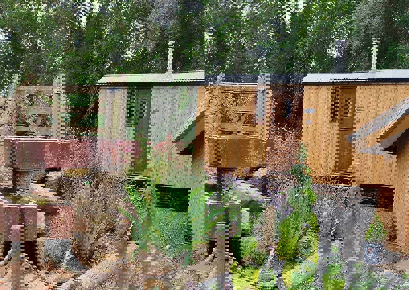 Fishermans-Hut-w-electric-and-bathroom